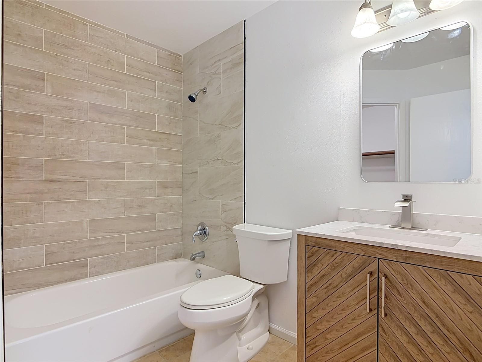 Master Bathroom - 1056 SHADY HOLLOW DR, DELAND