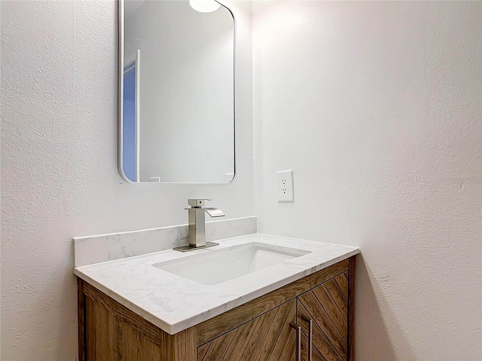 Master Bathroom - 1056 SHADY HOLLOW DR, DELAND