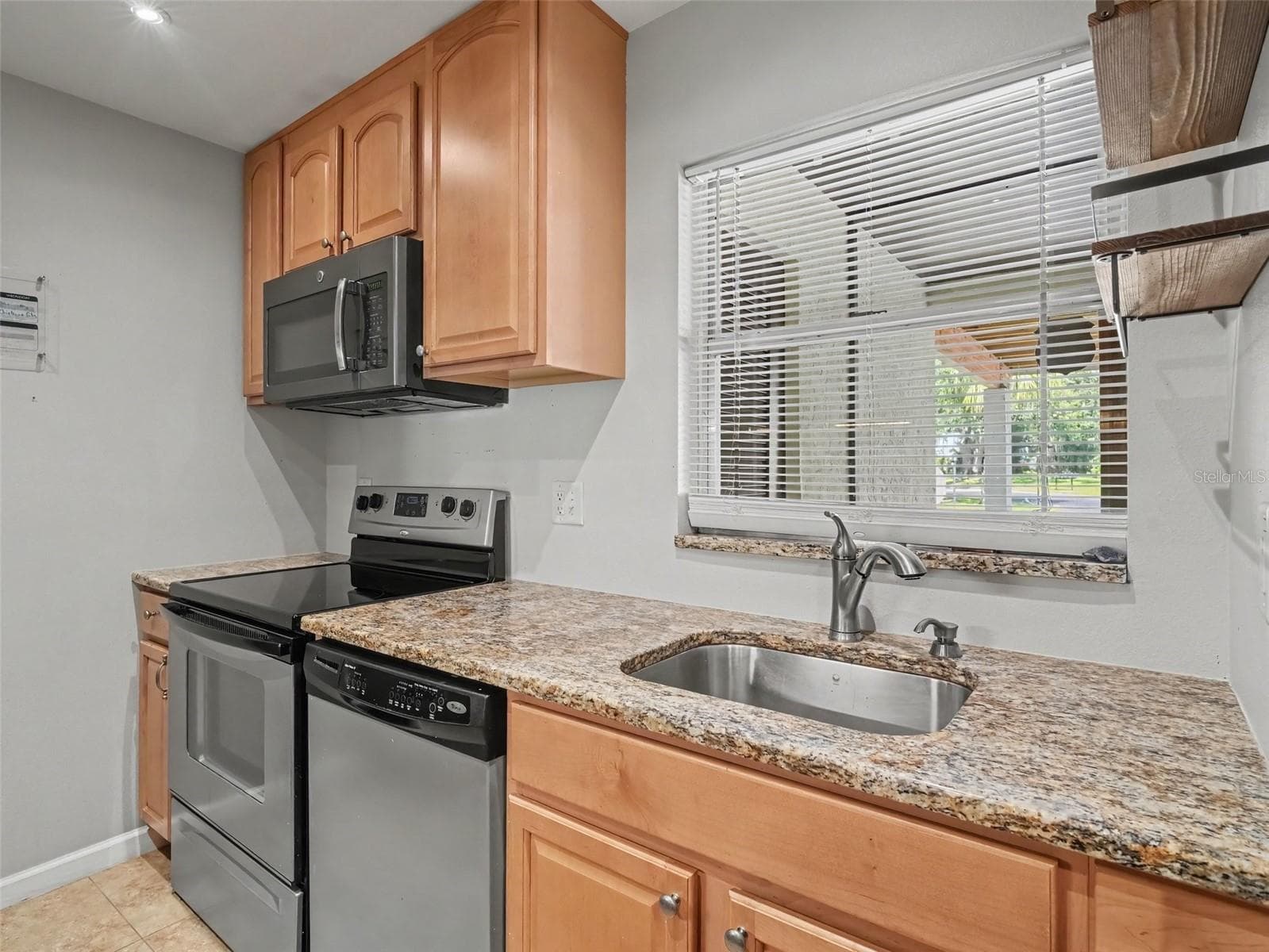 Townhouse at 3390 RAMBLEWOOD CT, SARASOTA, photo 9 of 23