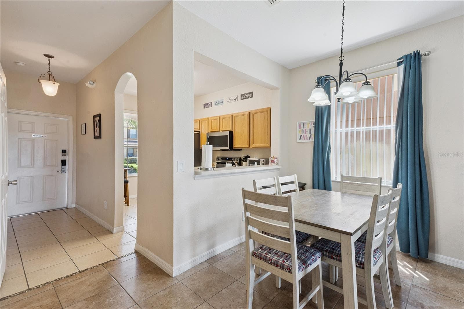 Entry /Kitchen /Dining area - 570 CALABRIA AVE, DAVENPORT