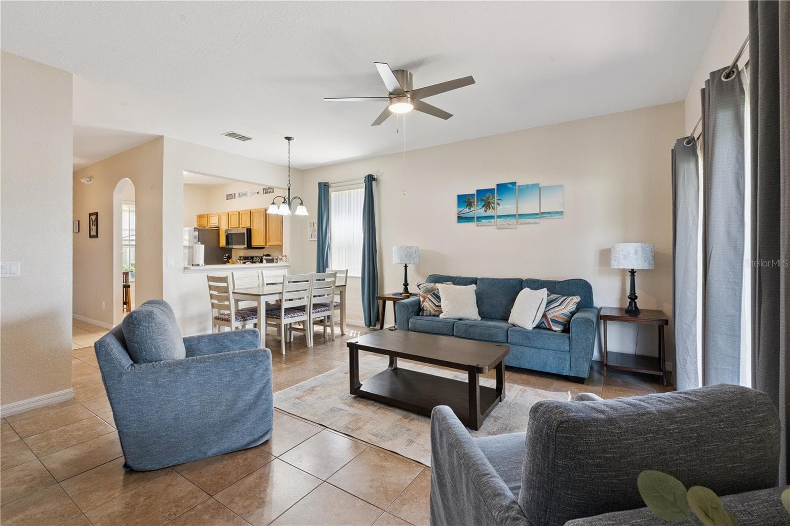 Family /Dining area - 570 CALABRIA AVE, DAVENPORT