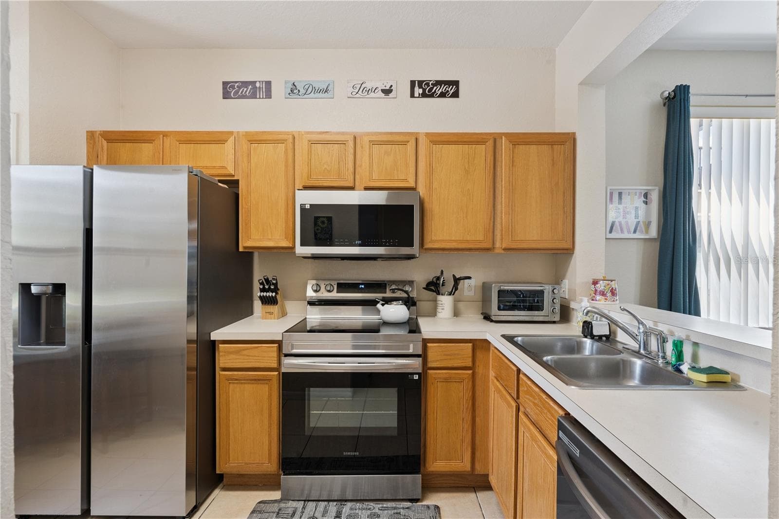 Kitchen - 570 CALABRIA AVE, DAVENPORT