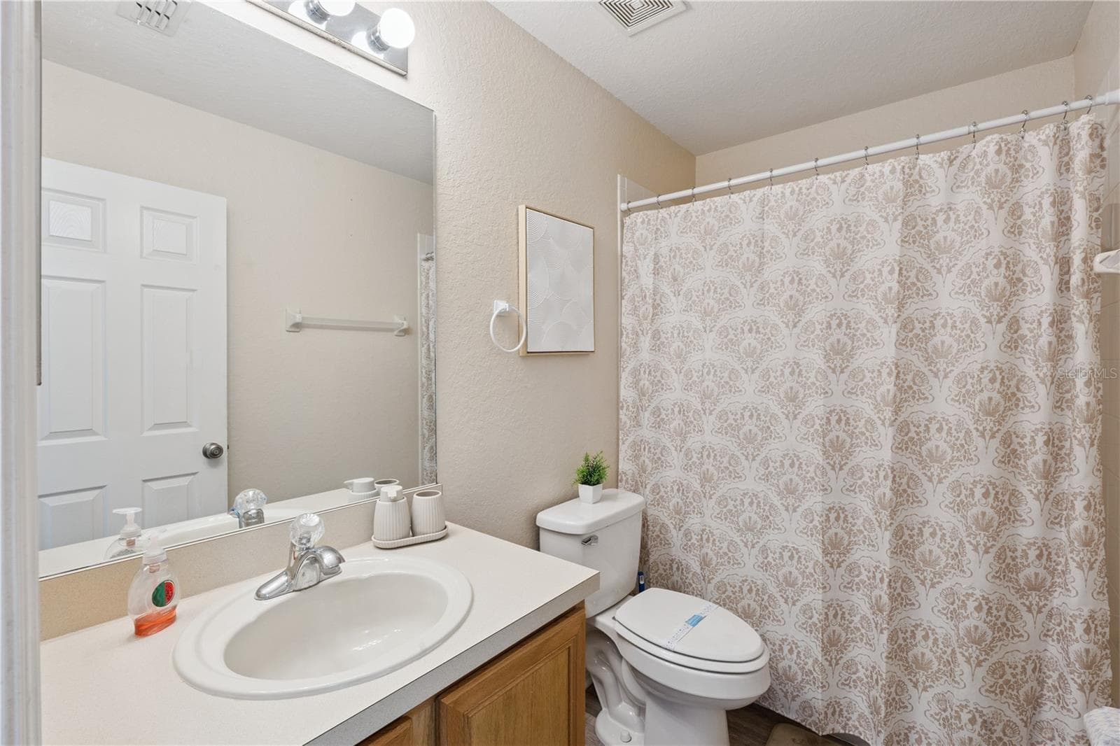Bathroom 2 - 570 CALABRIA AVE, DAVENPORT