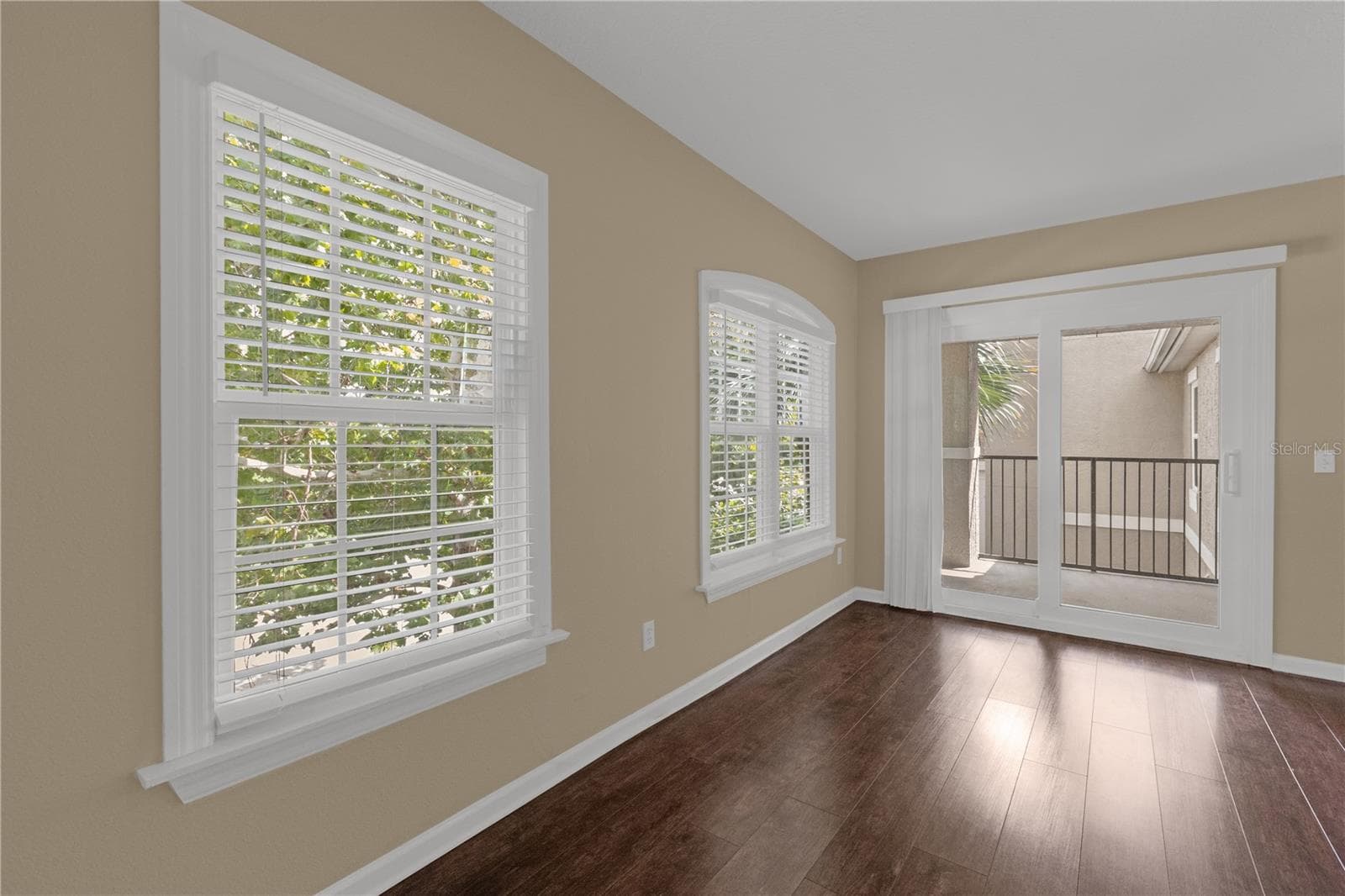 Living room, patio door - 6560 SWISSCO DR #322, ORLANDO