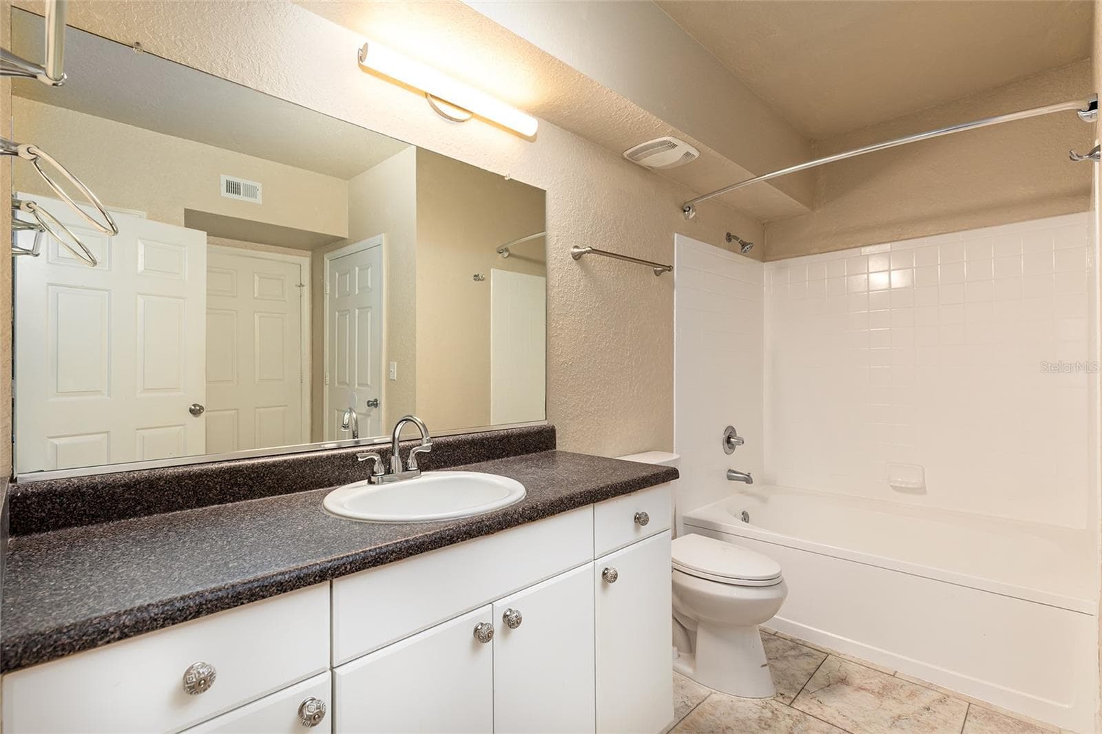 Bathroom 2 - 206 E SOUTH ST #4007, ORLANDO