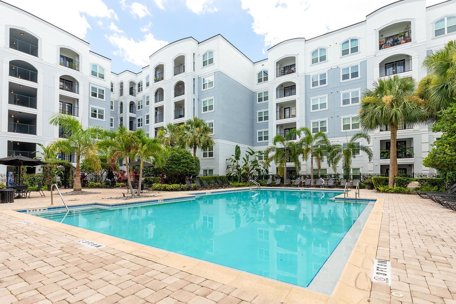 Community Pool - 206 E SOUTH ST #4007, ORLANDO
