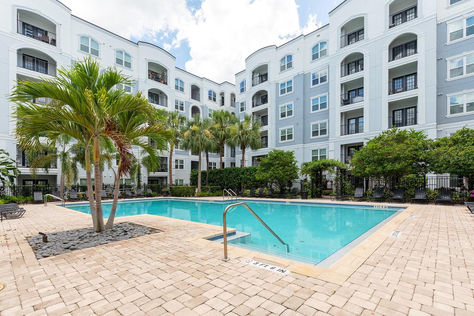 Community Pool - 206 E SOUTH ST #4007, ORLANDO