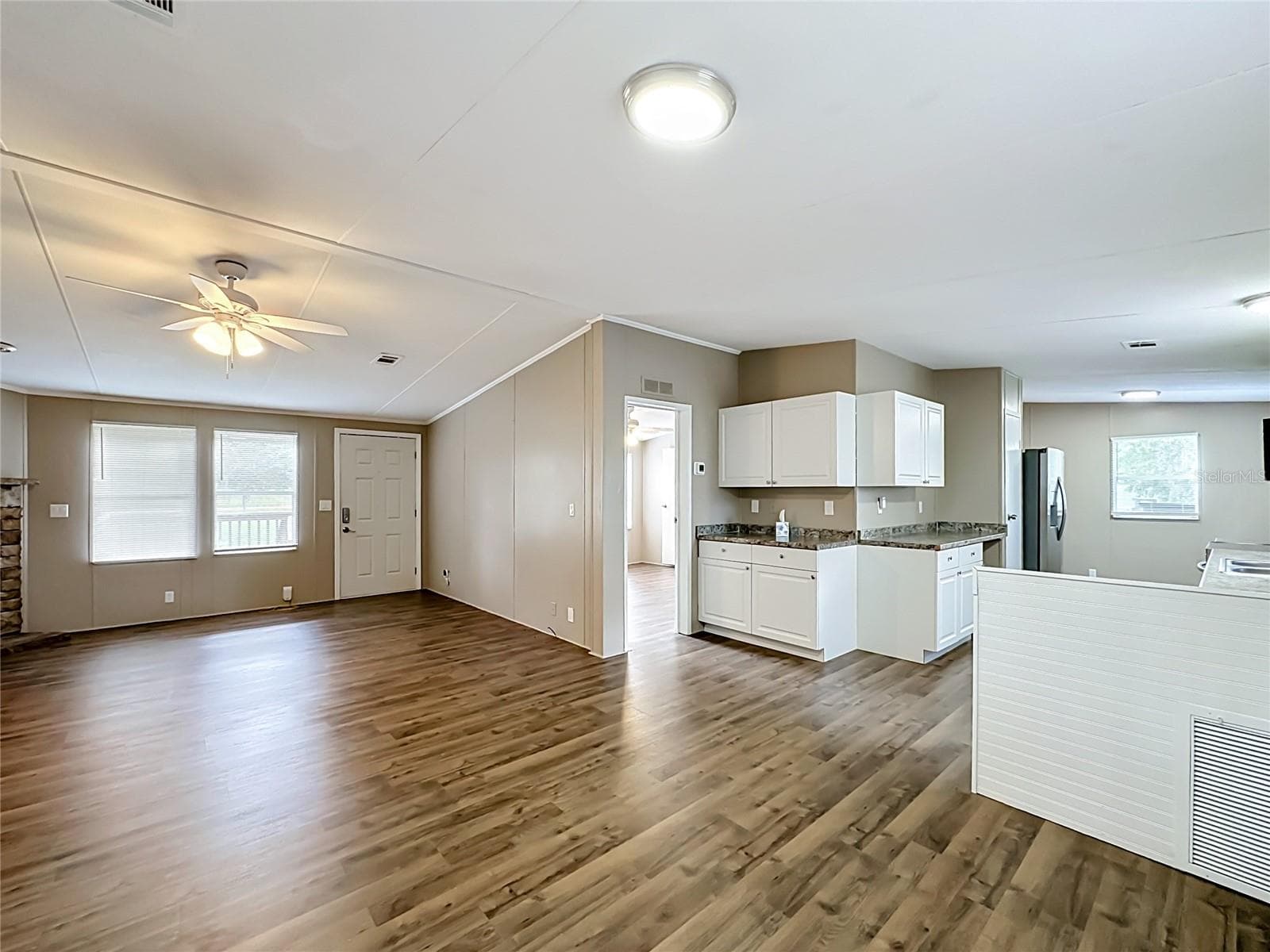 Manufactured Home at 12271 NE 106TH ST, ARCHER, photo 6 of 26