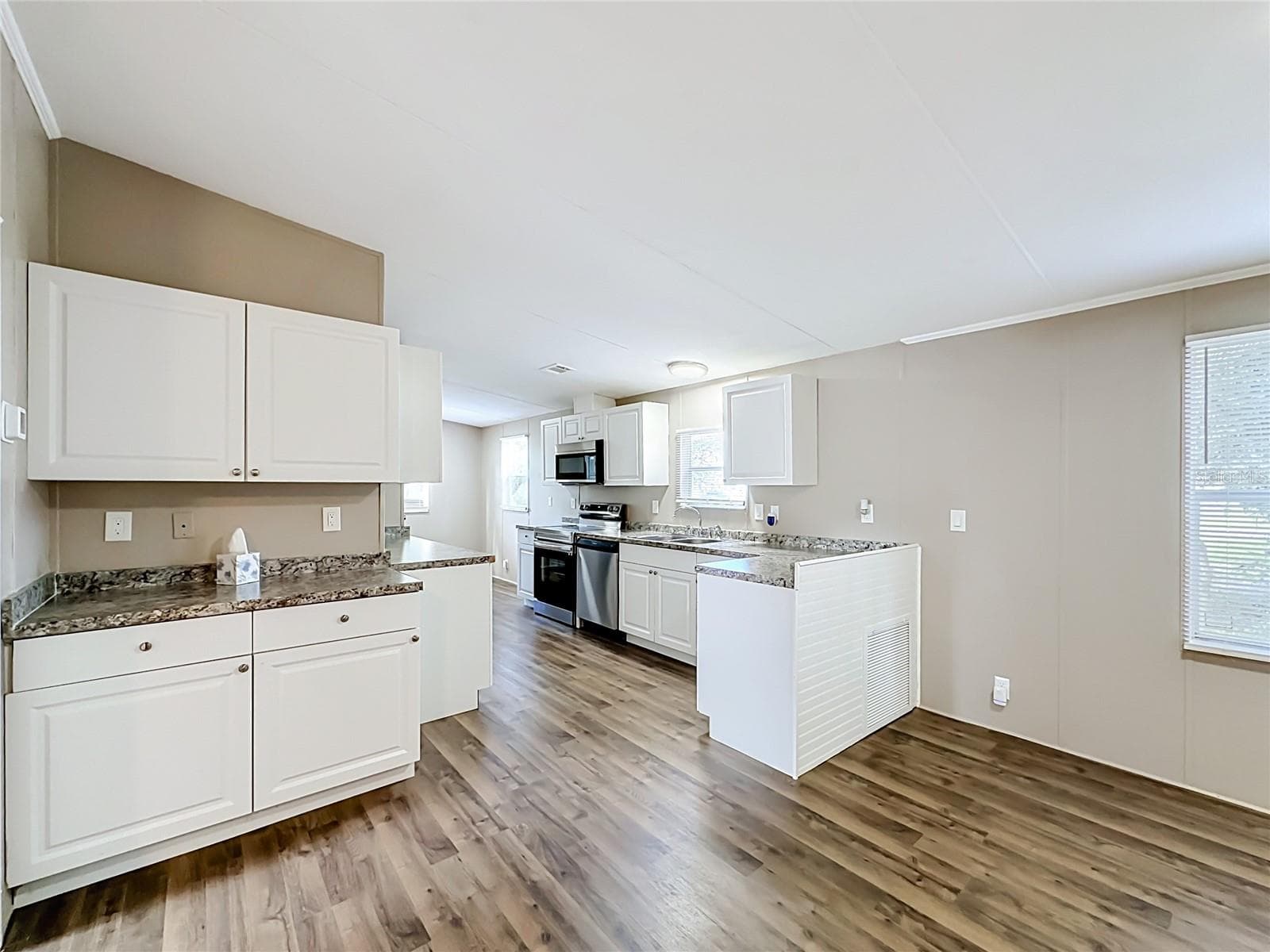 Manufactured Home at 12271 NE 106TH ST, ARCHER, photo 7 of 26