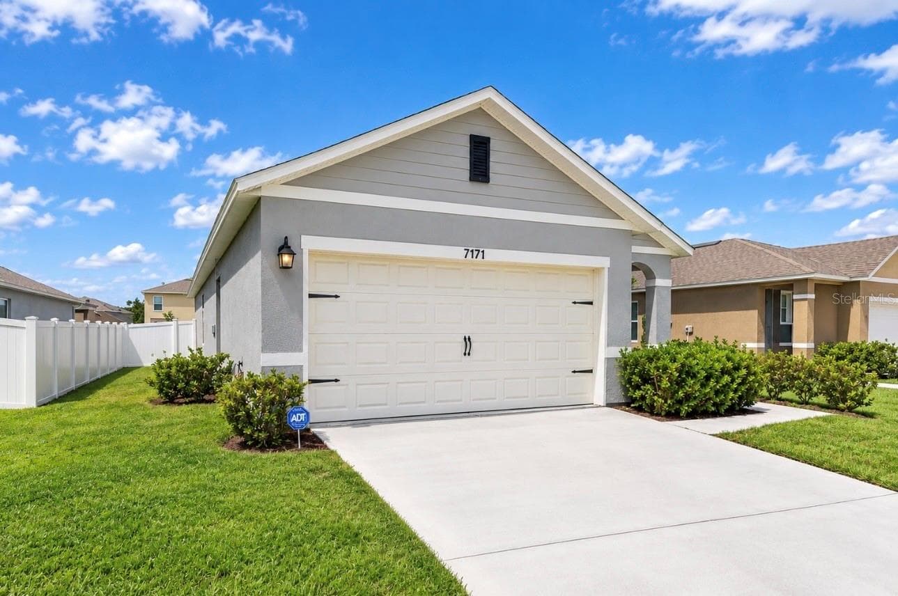 Single Family Residence at 7171 CARIB GRACKLE DR, ST CLOUD, photo 2 of 15