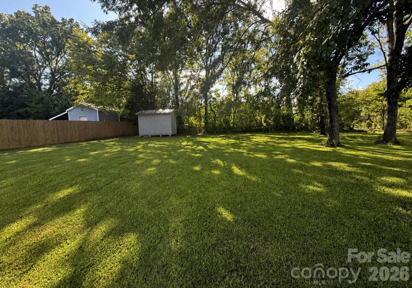 Single Family Residence at 10520 Queensmead Circle, Charlotte, photo 7 of 18