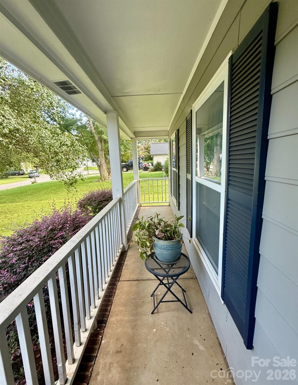 Single Family Residence at 10520 Queensmead Circle, Charlotte, photo 8 of 18
