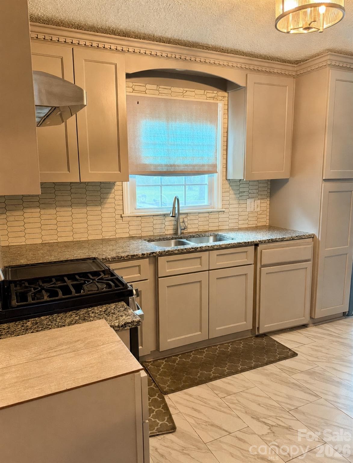 Single Family Residence at 10520 Queensmead Circle, Charlotte, photo 12 of 18