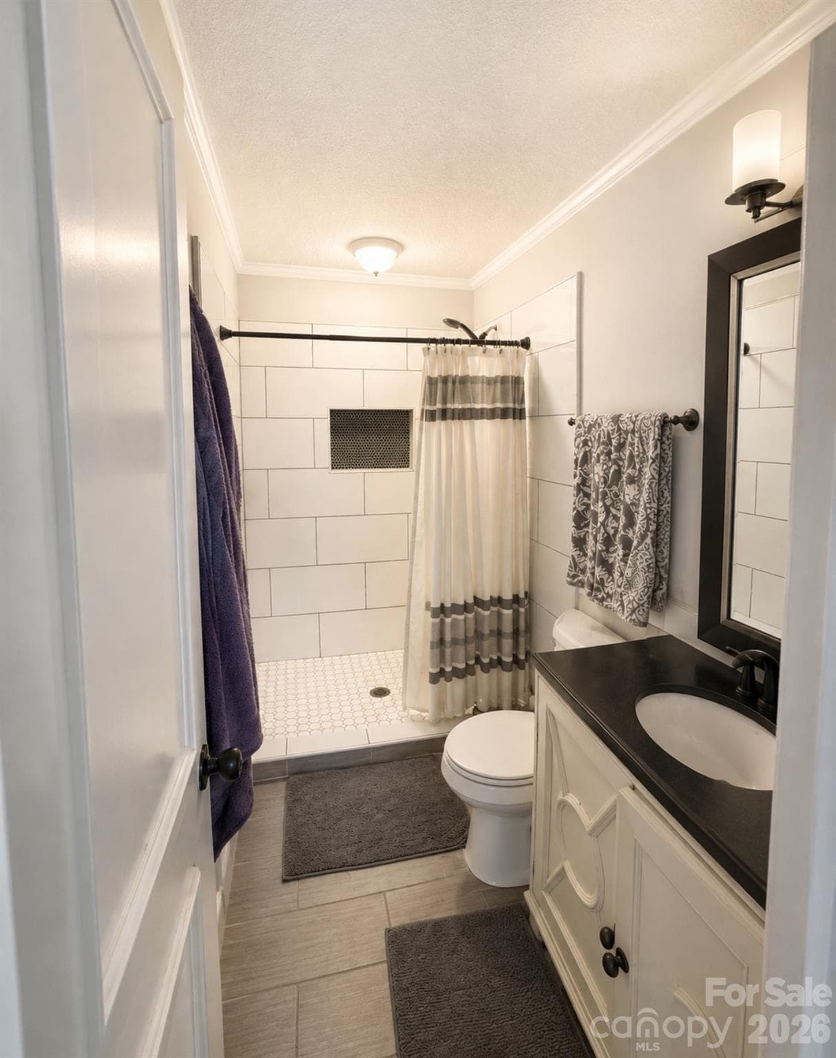Single Family Residence at 10520 Queensmead Circle, Charlotte, photo 17 of 18