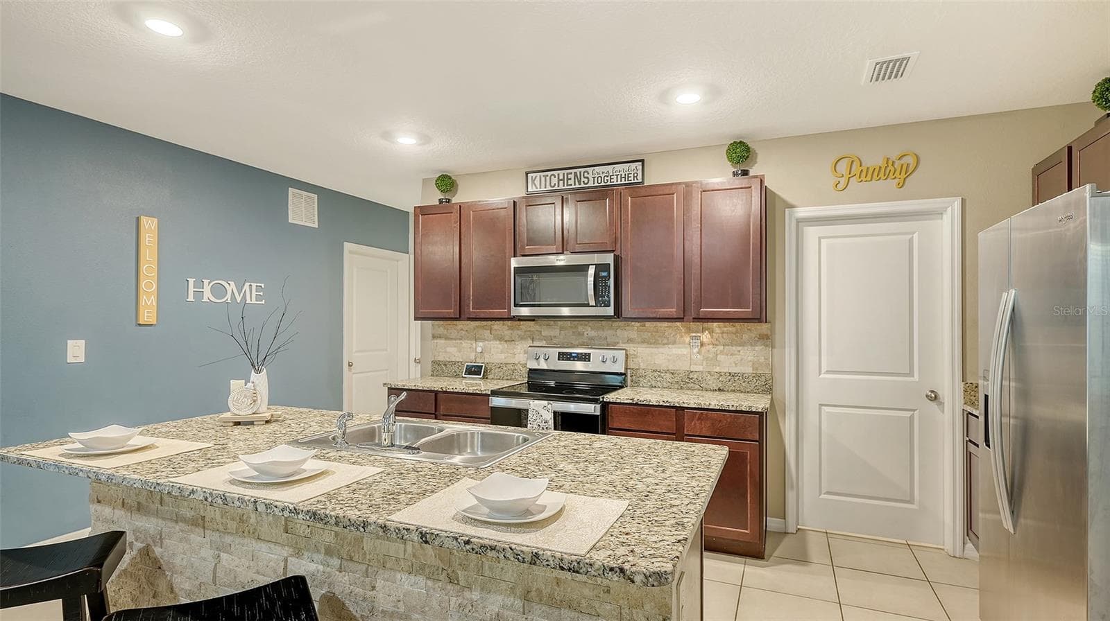 Single Family Residence at 3809 GOLDEN ORIOLE PKWY, SARASOTA, photo 11 of 48