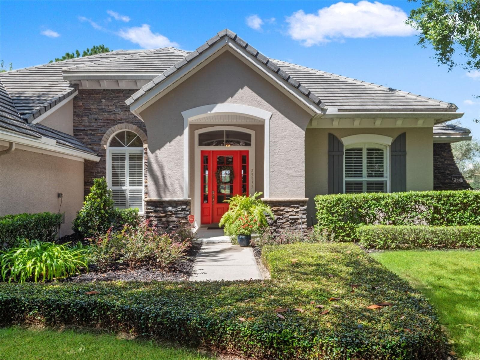 Striking red door - 25535 HAWKS RUN LN, SORRENTO