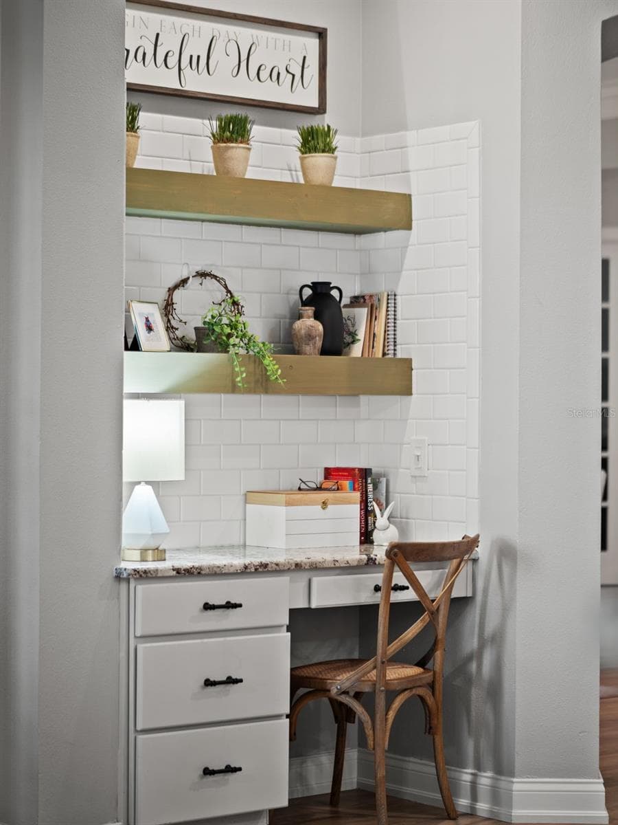 Built-in desk in kitchen - 25535 HAWKS RUN LN, SORRENTO