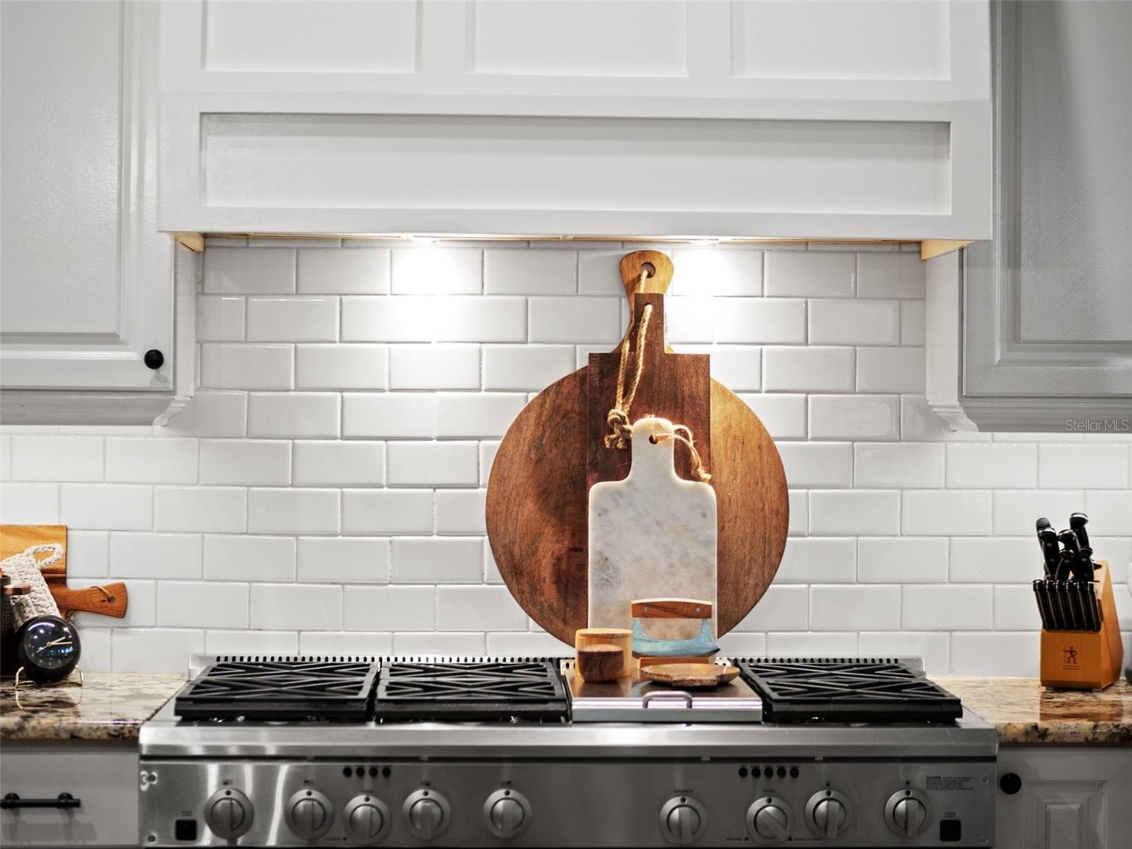 Gas stovetop - 25535 HAWKS RUN LN, SORRENTO