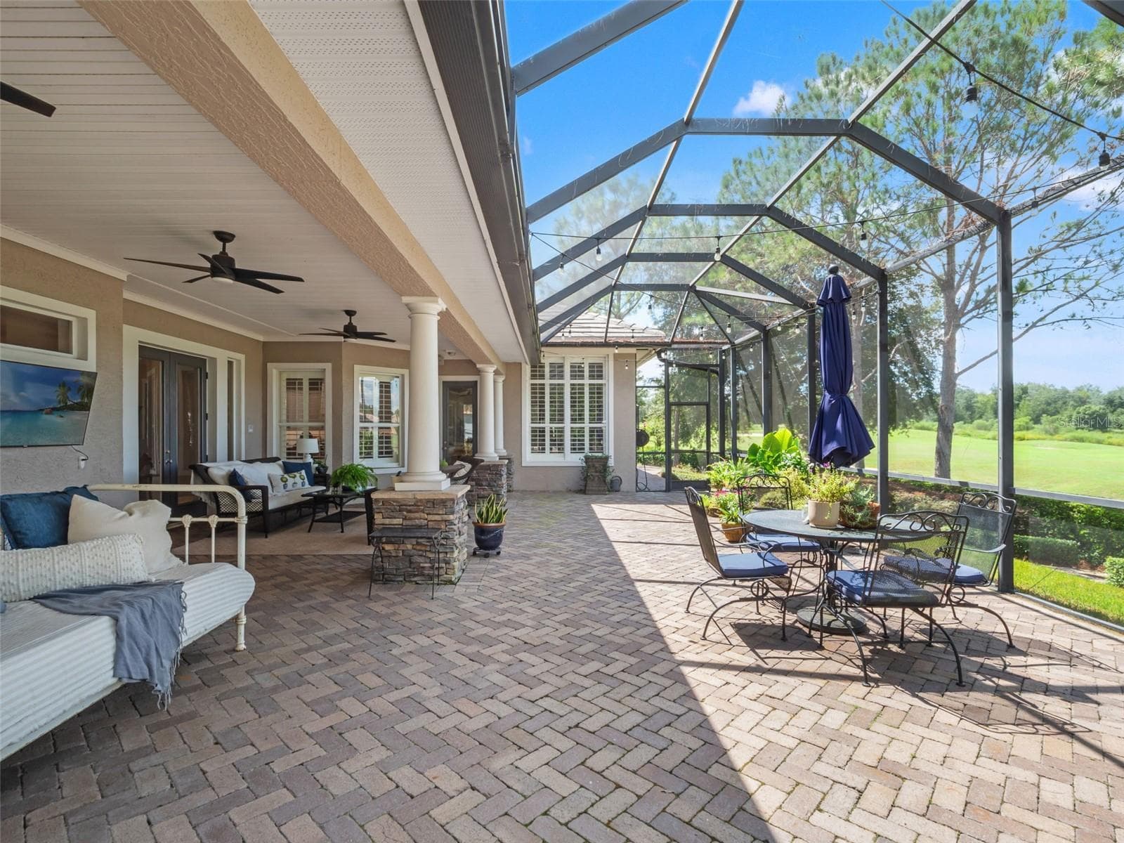 Oversized screened lanai - 25535 HAWKS RUN LN, SORRENTO