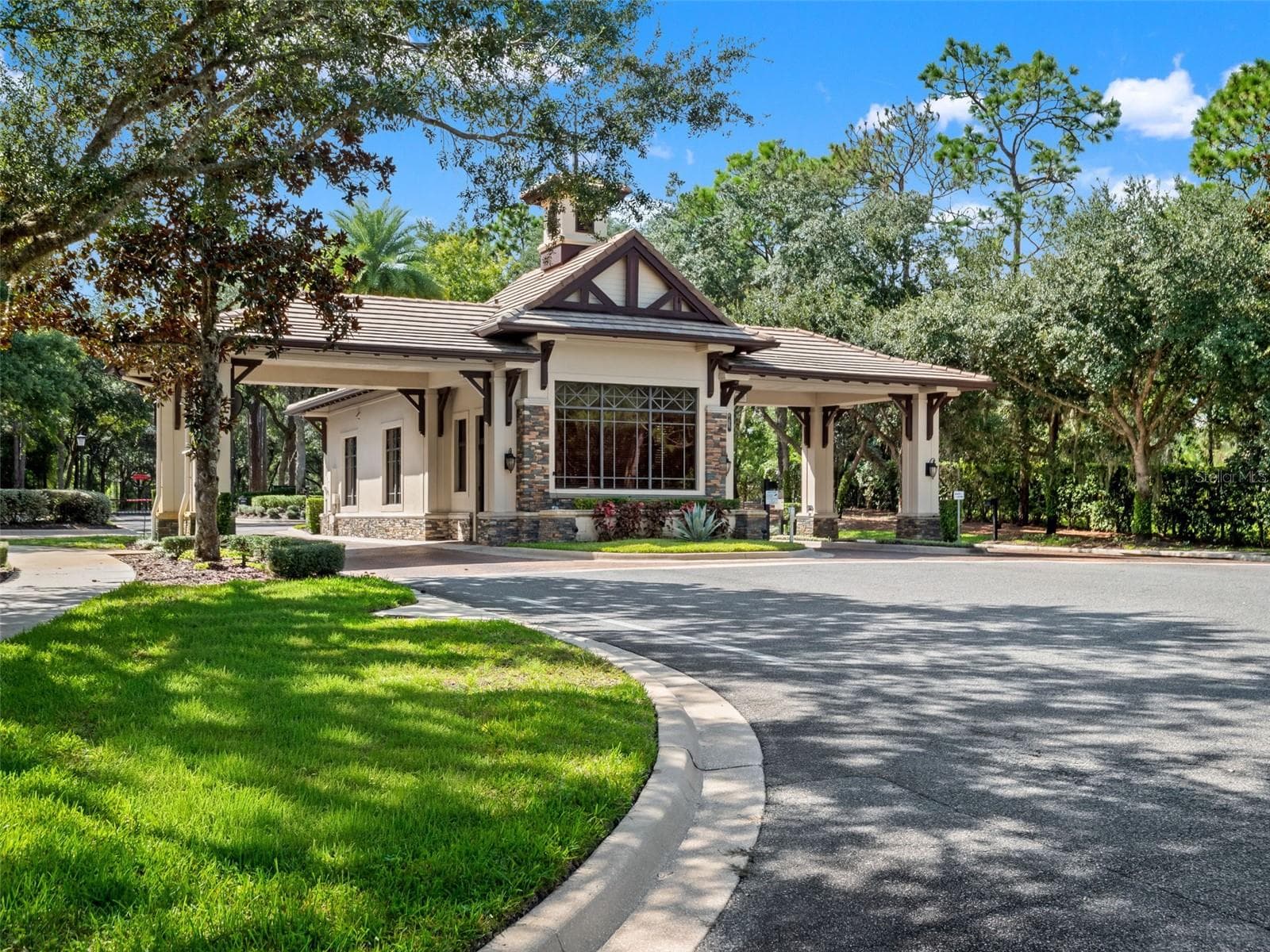 Guardhouse/gate - 25535 HAWKS RUN LN, SORRENTO
