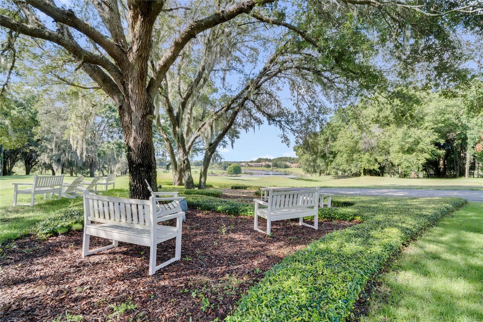 Shady sitting areas - 25535 HAWKS RUN LN, SORRENTO