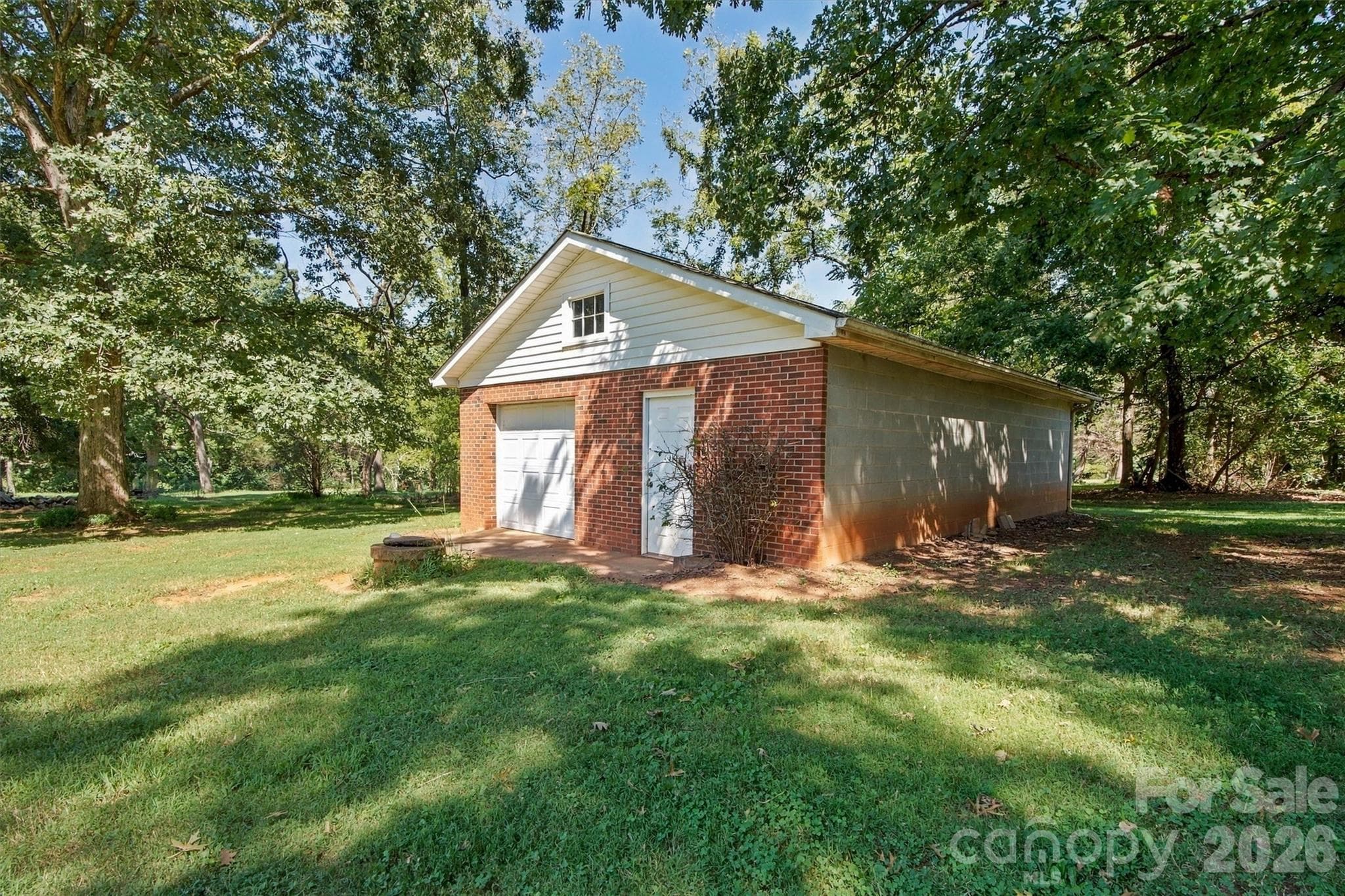 Focused Detached Garage - 3336 Startown Road, Newton