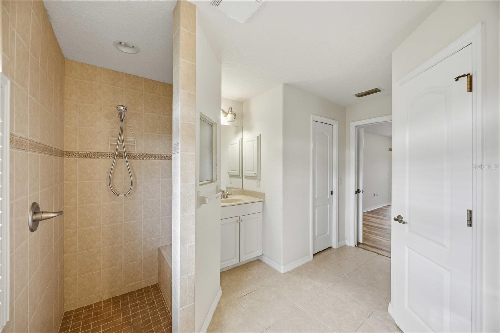 Single Family Residence at 244 FAIRWAY RD, ROTONDA WEST, photo 19 of 52