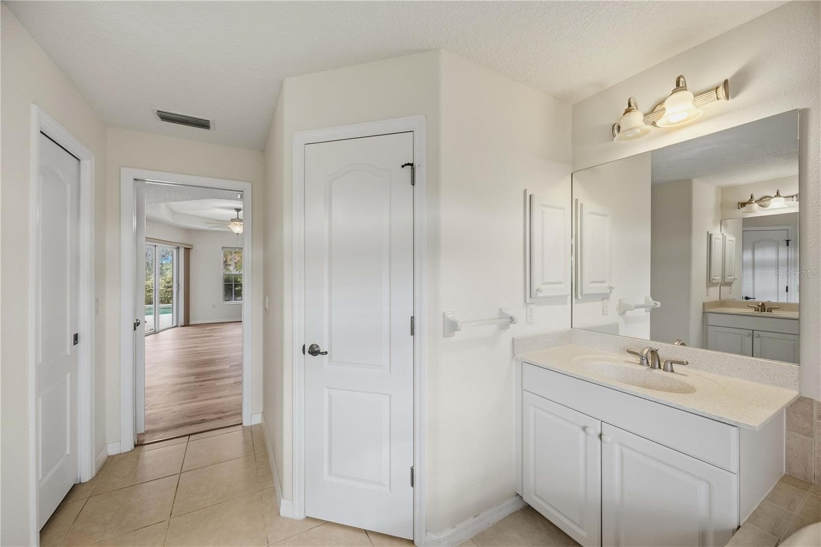 Single Family Residence at 244 FAIRWAY RD, ROTONDA WEST, photo 20 of 52