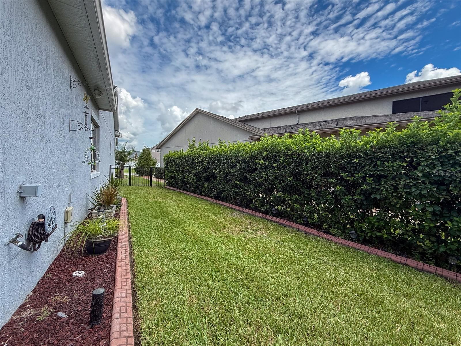 BACKYARD RIGHT SIDE VIEW - 14150 ALAFAYA OAK BND, ORLANDO