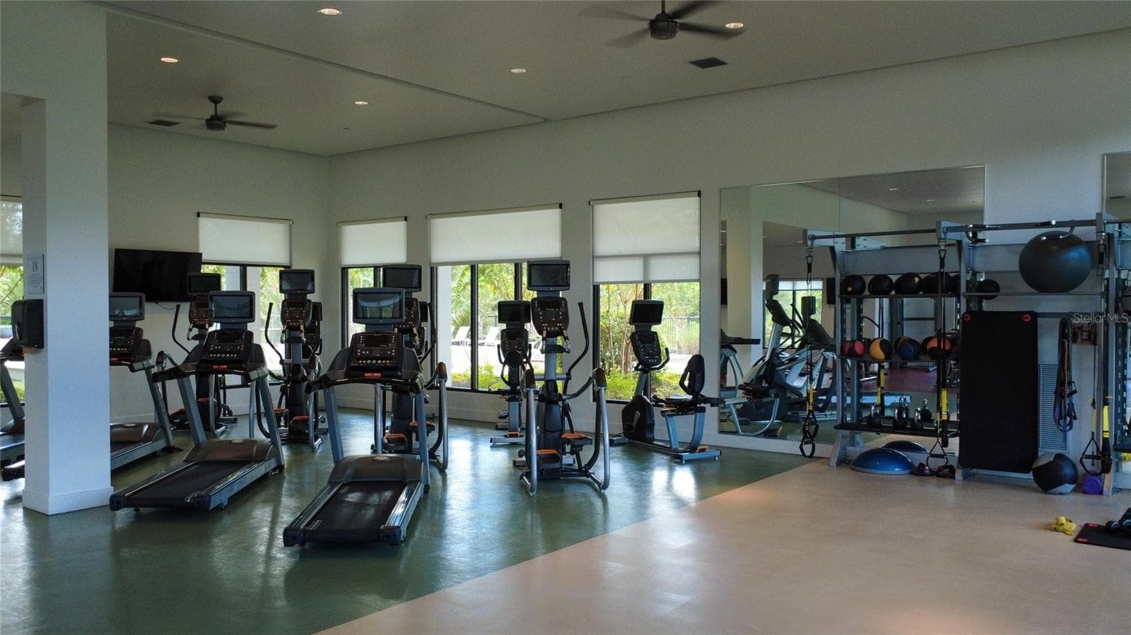 COMMUNITY GYM - 14150 ALAFAYA OAK BND, ORLANDO