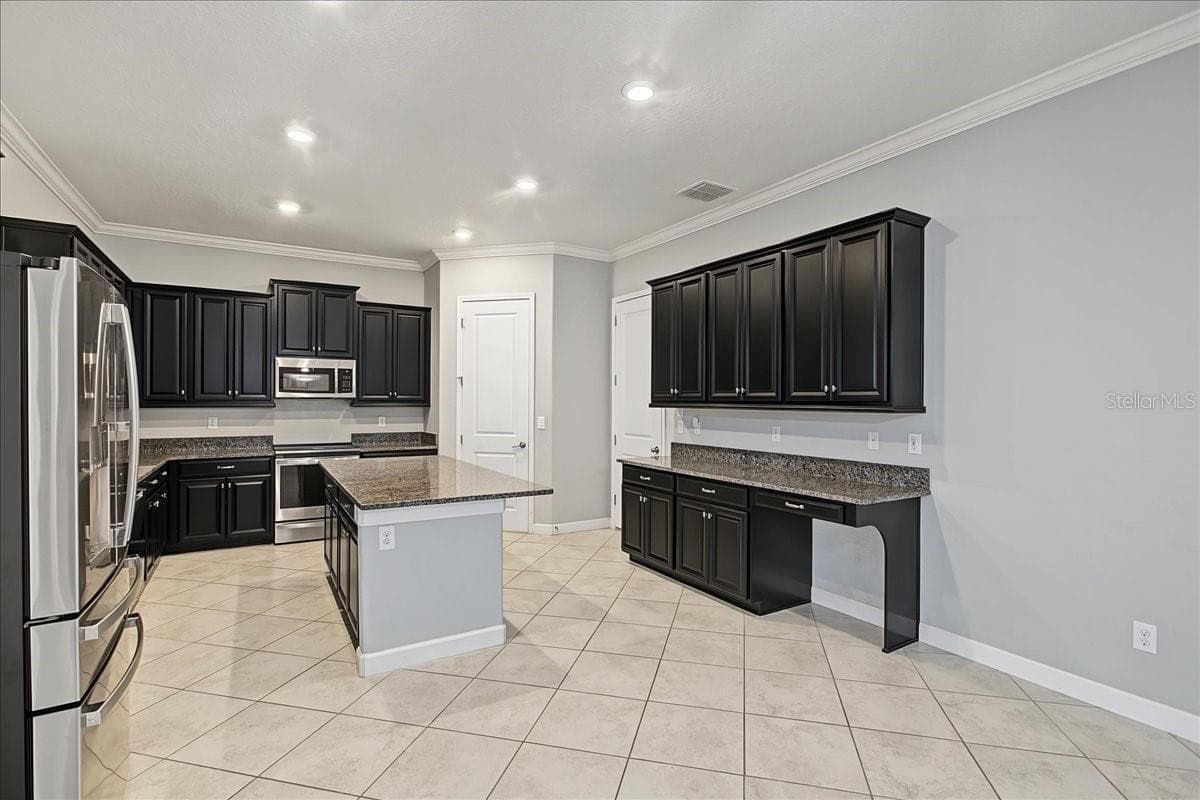 Single Family Residence at 8099 LAGO MIST WAY, WESLEY CHAPEL, photo 27 of 128