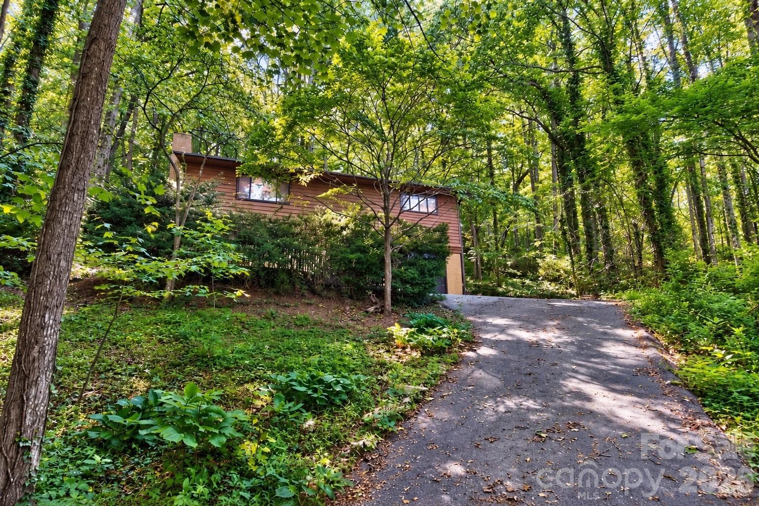 Single Family Residence at 8 Shadywood Circle, Asheville, photo 2 of 21