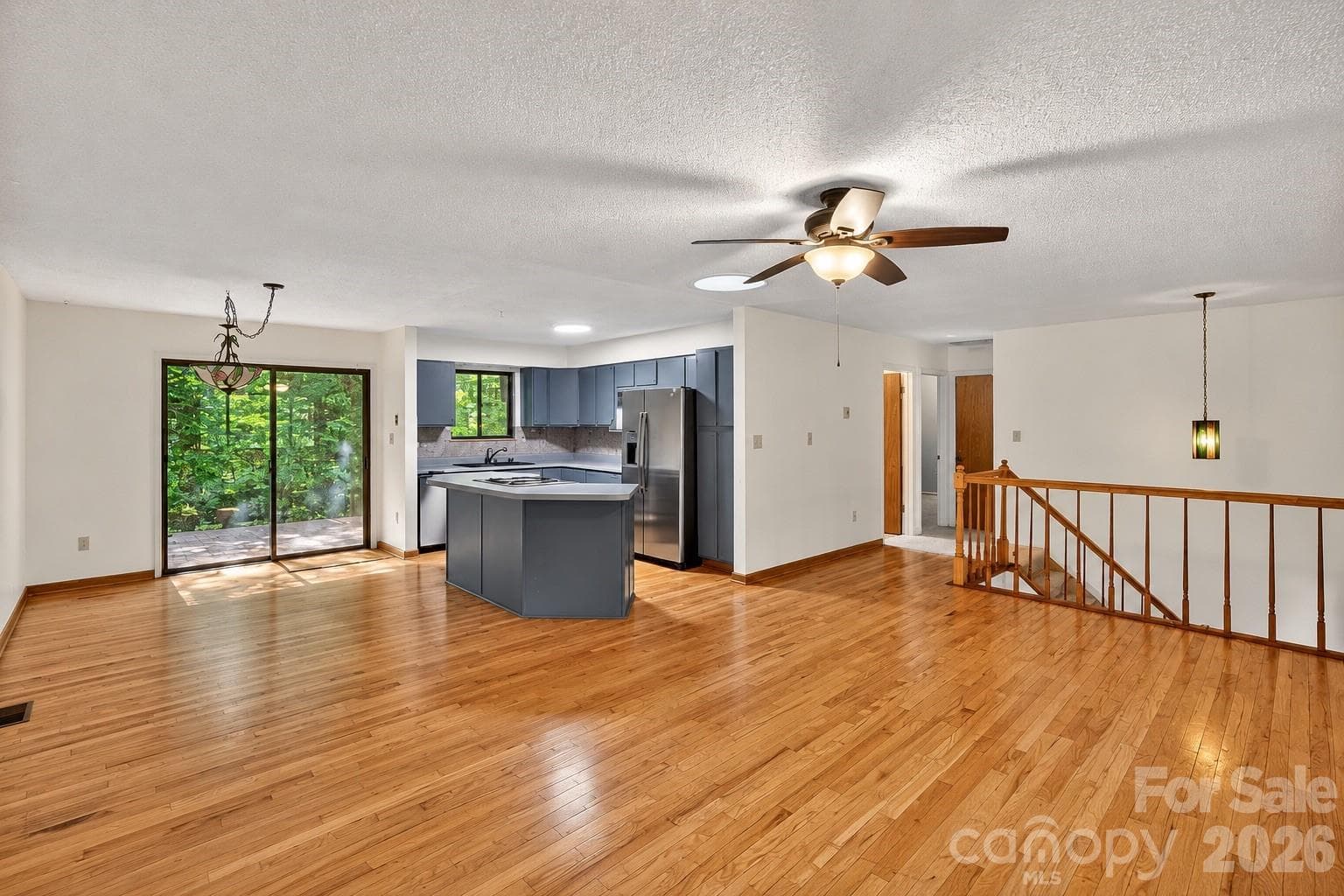 Single Family Residence at 8 Shadywood Circle, Asheville, photo 3 of 21