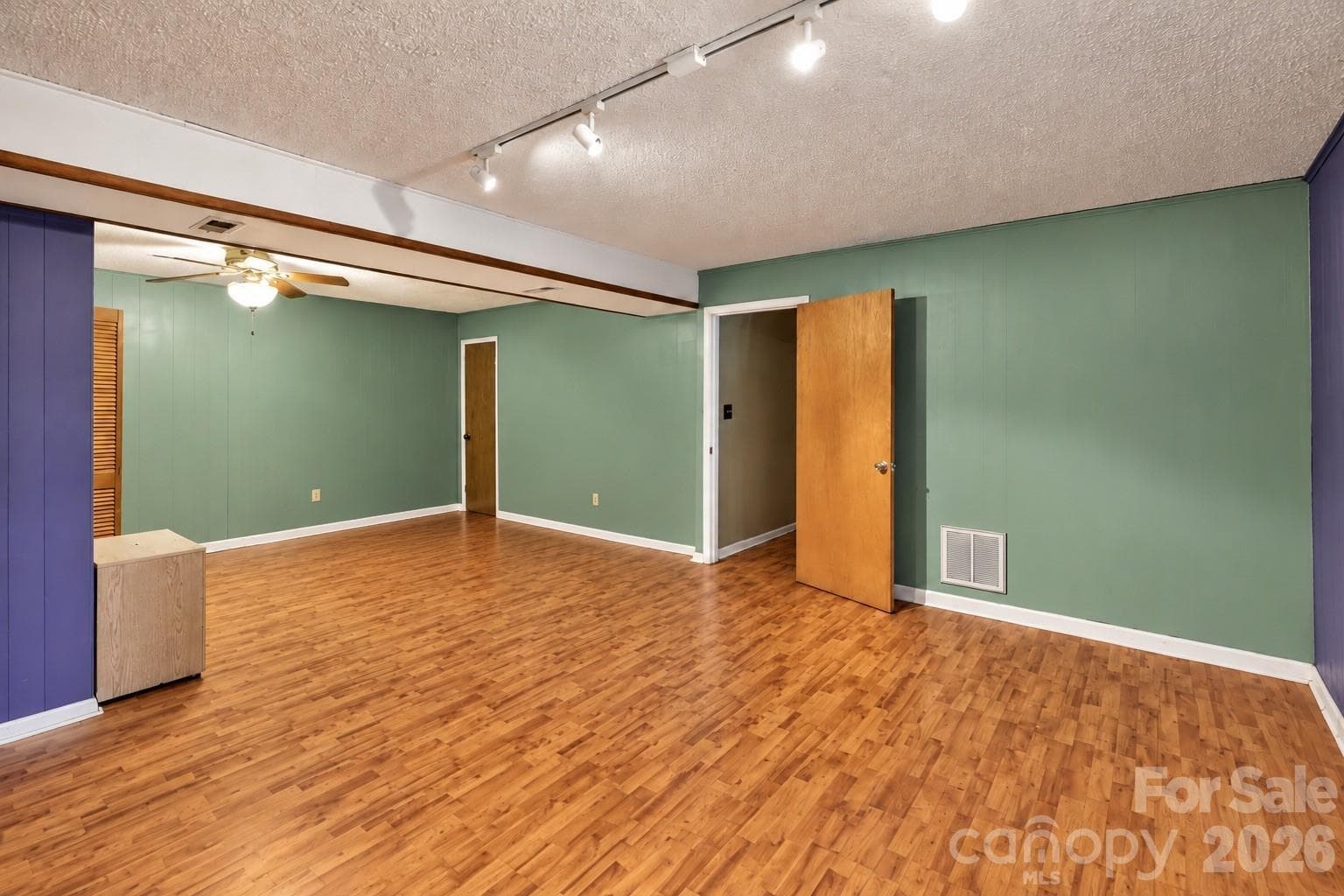 Single Family Residence at 8 Shadywood Circle, Asheville, photo 10 of 21