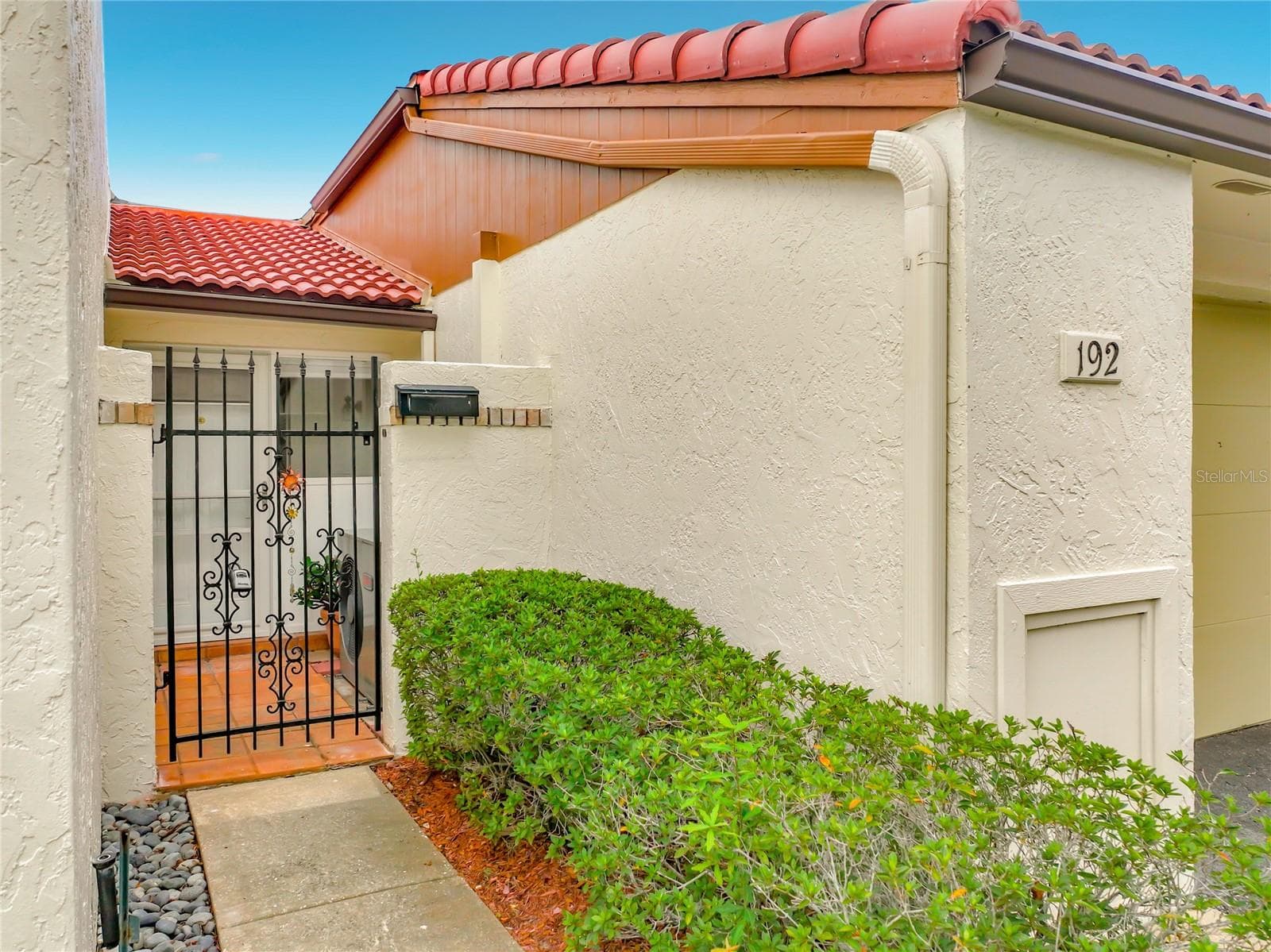 192 BALFOUR DR #2