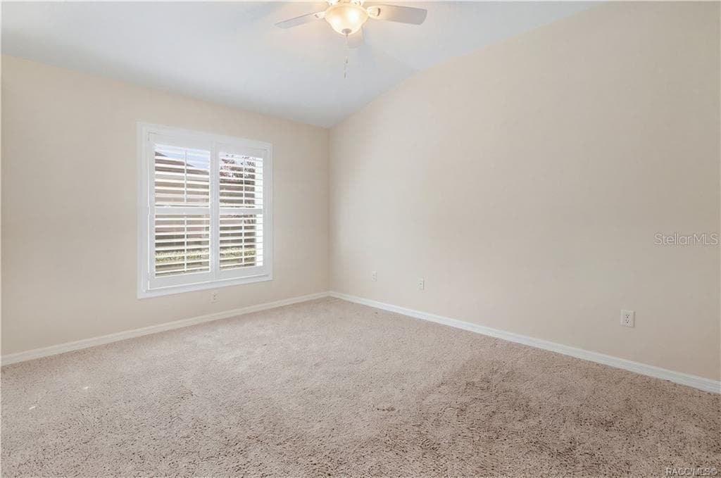 BEDROOM 3 – Spacious bedroom featuring ceiling fan & window with plantation shutters. - 6410 W CANNONDALE DR, CRYSTAL RIVER