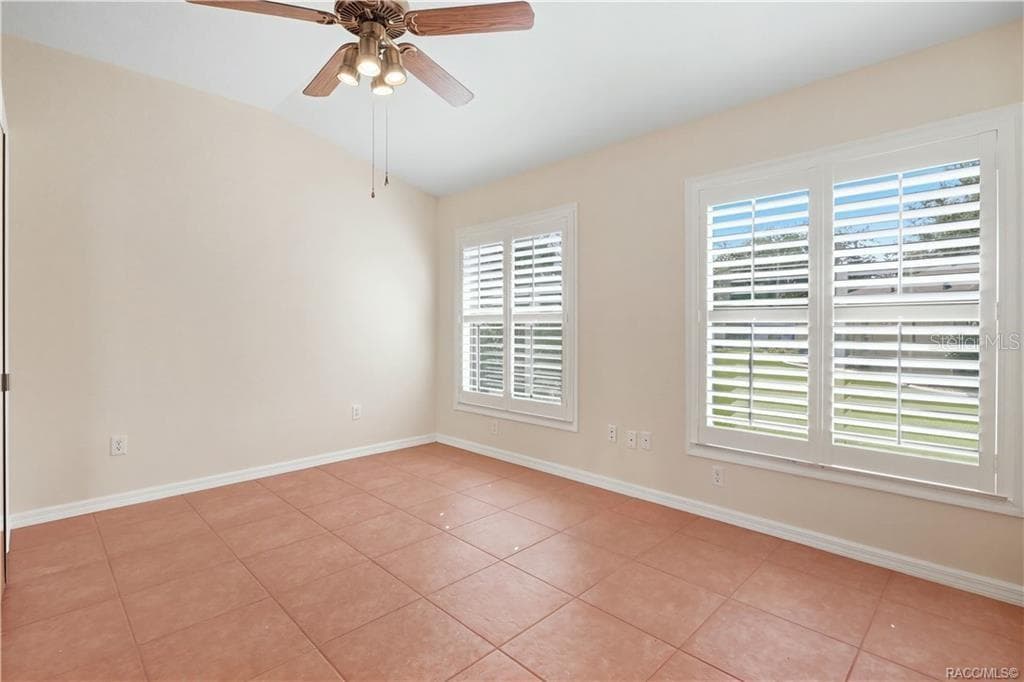 FLEX ROOM / DEN / 4th BEDROOM – Light-filled tiled room featuring ceiling fan & multiple windows with plantation shutters. - 6410 W CANNONDALE DR, CRYSTAL RIVER
