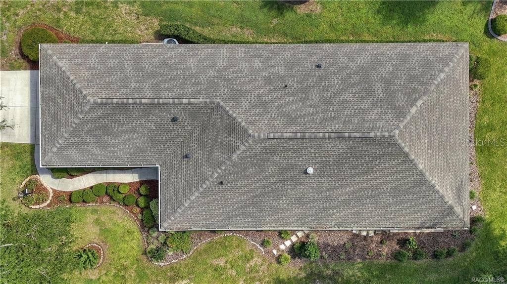 AERIAL ROOF VIEW – Direct overhead aerial providing a clear view of the home’s roofline, footprint, surrounding landscaping & walkways. - 6410 W CANNONDALE DR, CRYSTAL RIVER