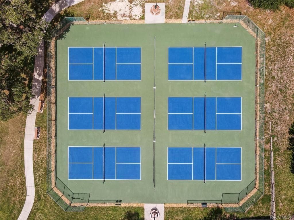 PICKLEBALL/TENNIS COURTS – Meadowcrest offers multiple pickleball courts as part of its extensive recreational amenities. - 6410 W CANNONDALE DR, CRYSTAL RIVER