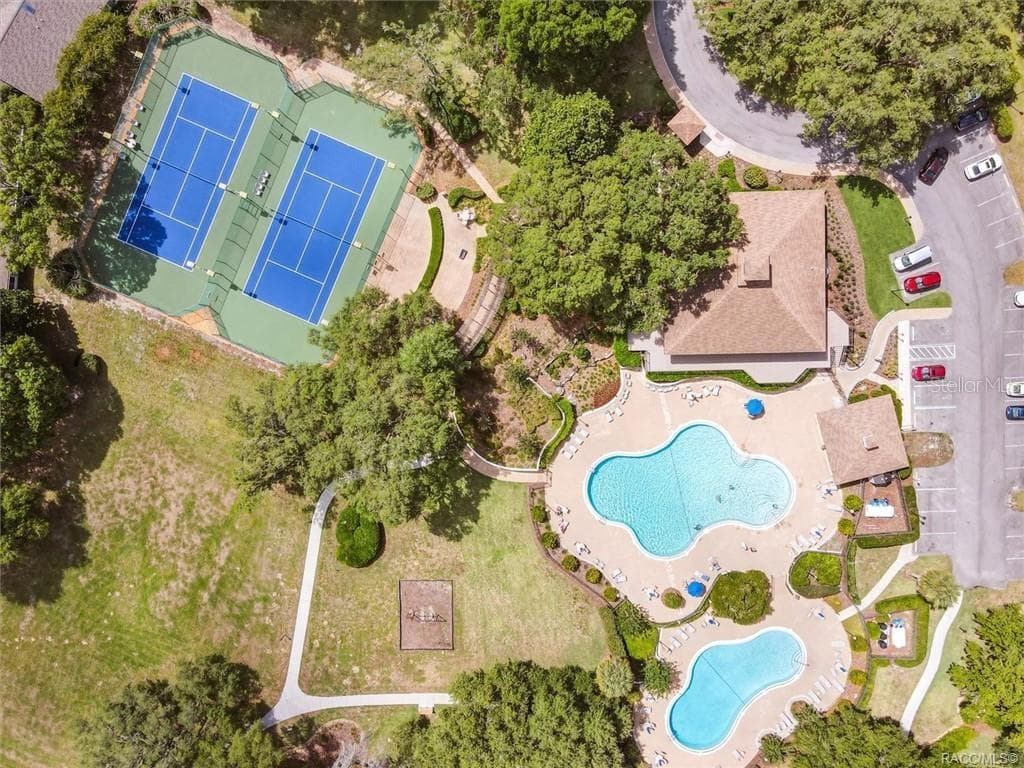 MEADOWCREST AMENITIES – Aerial view highlighting Meadowcrest’s recreation area with two swimming pools, clubhouse, lighted tennis/pickleball courts & beautifully maintained outdoor gathering spaces. - 6410 W CANNONDALE DR, CRYSTAL RIVER