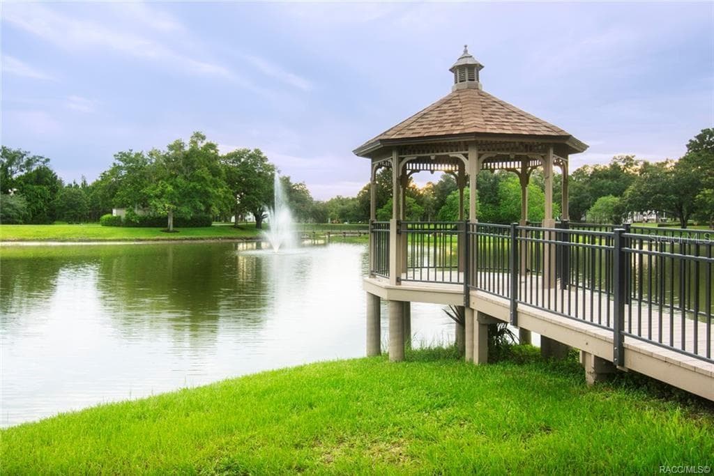MEADOWCREST POND & GAZEBO – Enjoy the community pond featuring a charming gazebo, walking trail around the pond & benches along the way to sit, relax & enjoy the surroundings. - 6410 W CANNONDALE DR, CRYSTAL RIVER