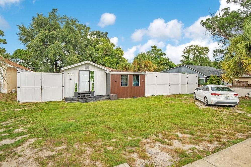 Single Family Residence at 2301 DRAKE DR, ORLANDO, photo 3 of 43