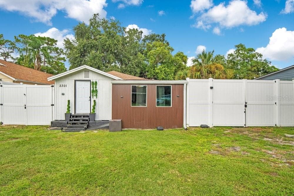 Single Family Residence at 2301 DRAKE DR, ORLANDO, photo 4 of 43