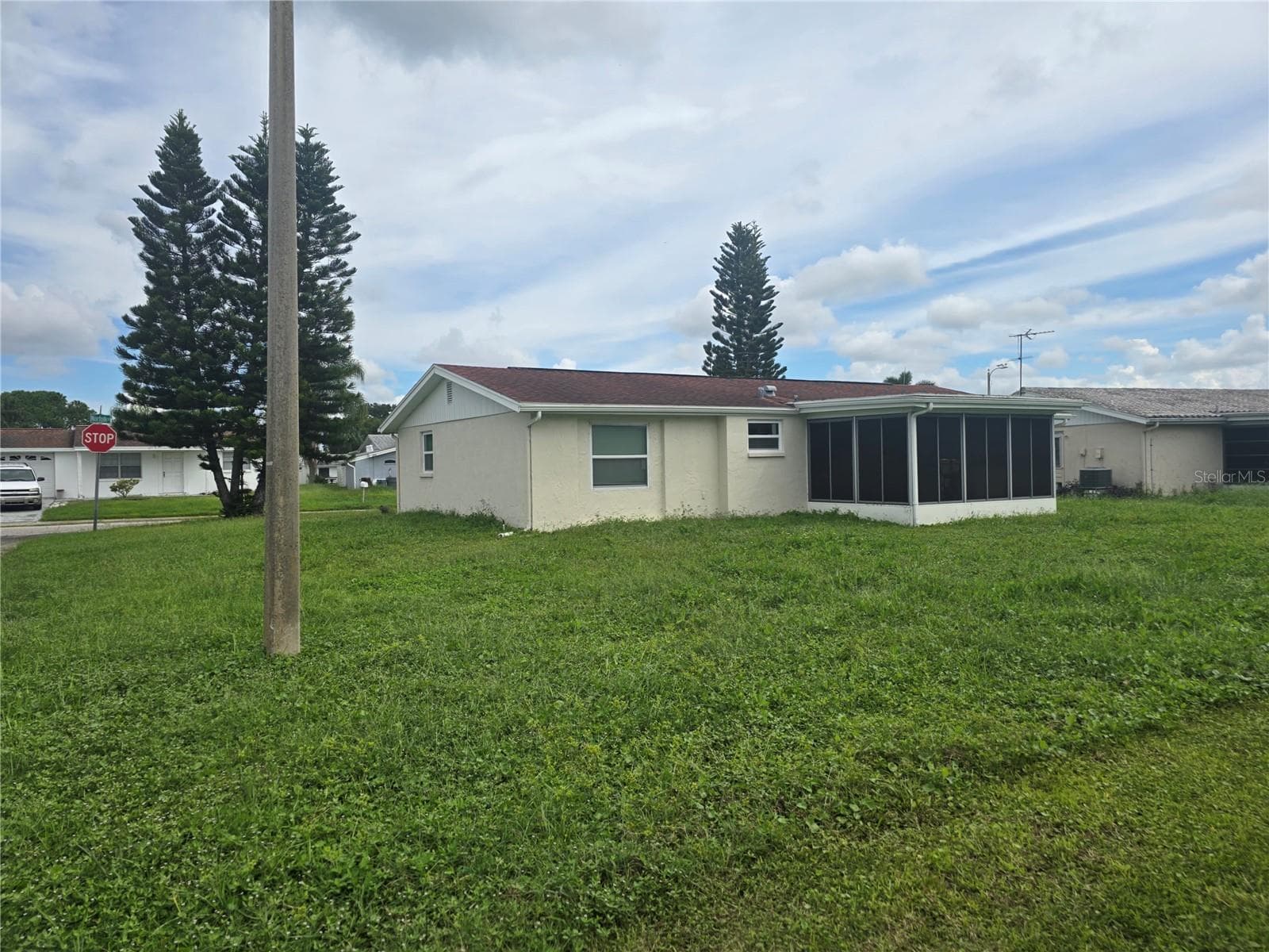 Single Family Residence at 2055 NORFOLK DR, HOLIDAY, photo 4 of 25