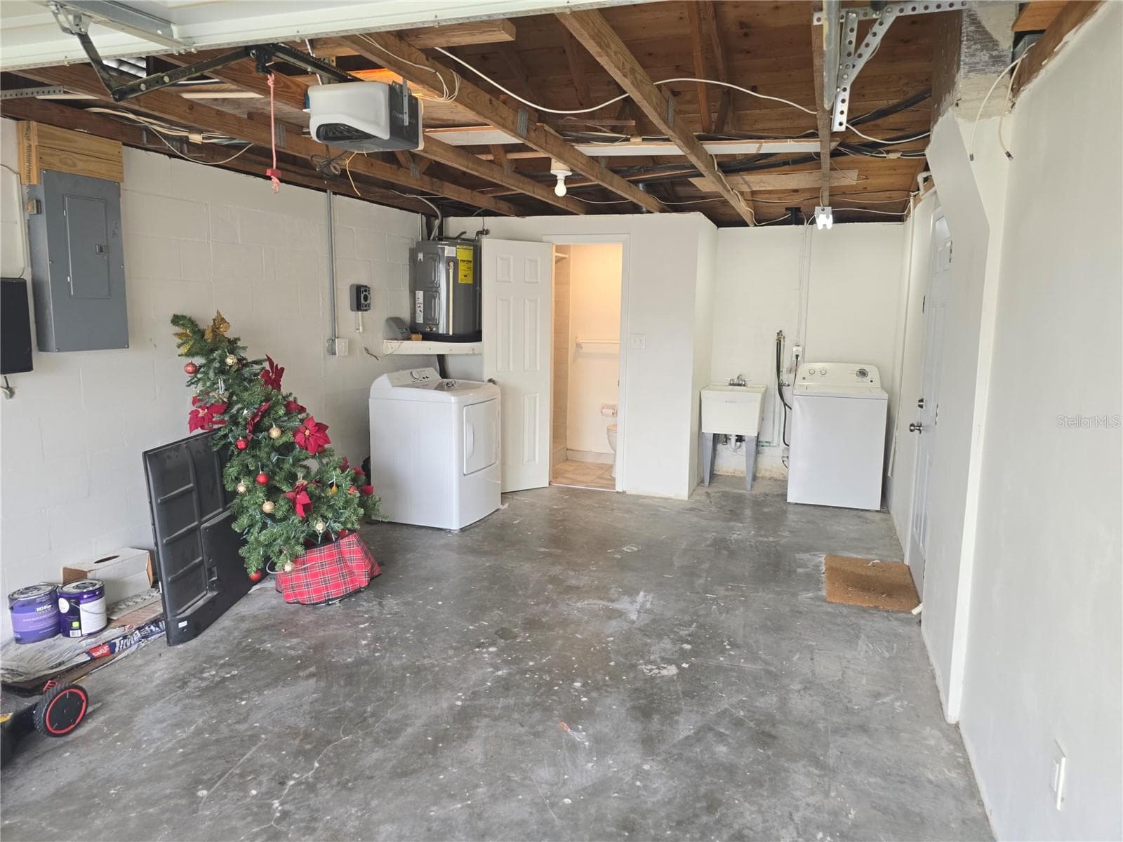 Single Family Residence at 2055 NORFOLK DR, HOLIDAY, photo 7 of 25