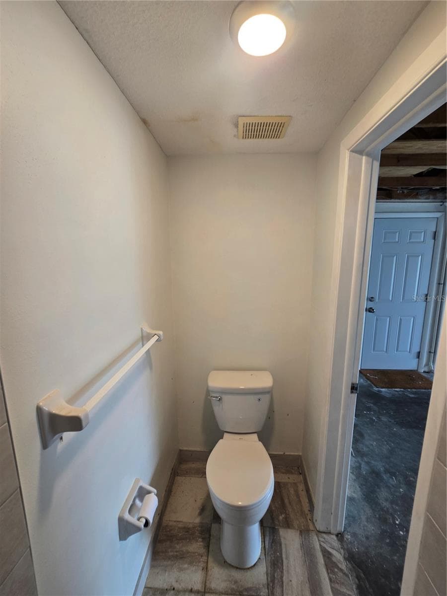 Bathroom 2 - 2055 NORFOLK DR, HOLIDAY