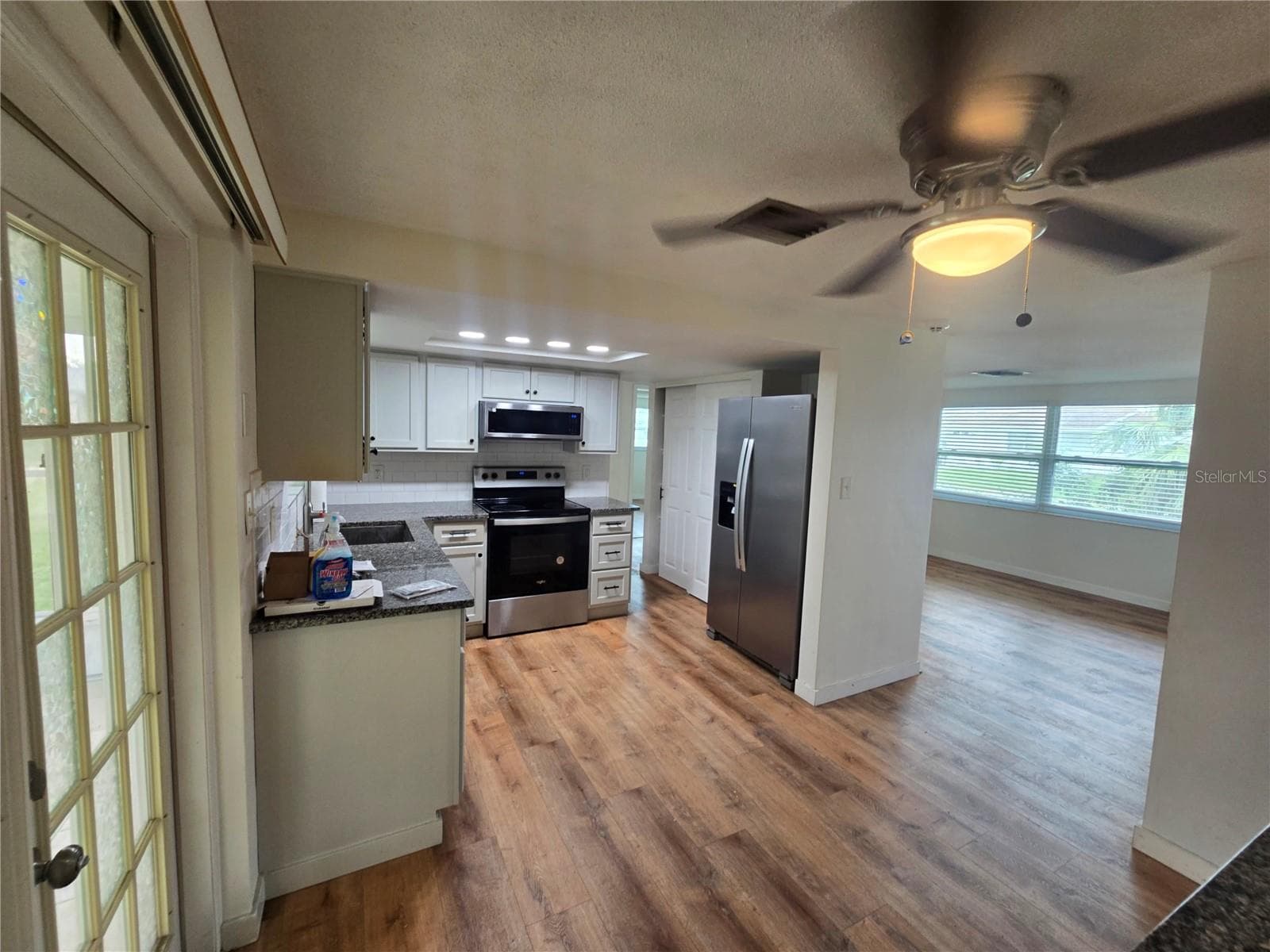 Single Family Residence at 2055 NORFOLK DR, HOLIDAY, photo 15 of 25