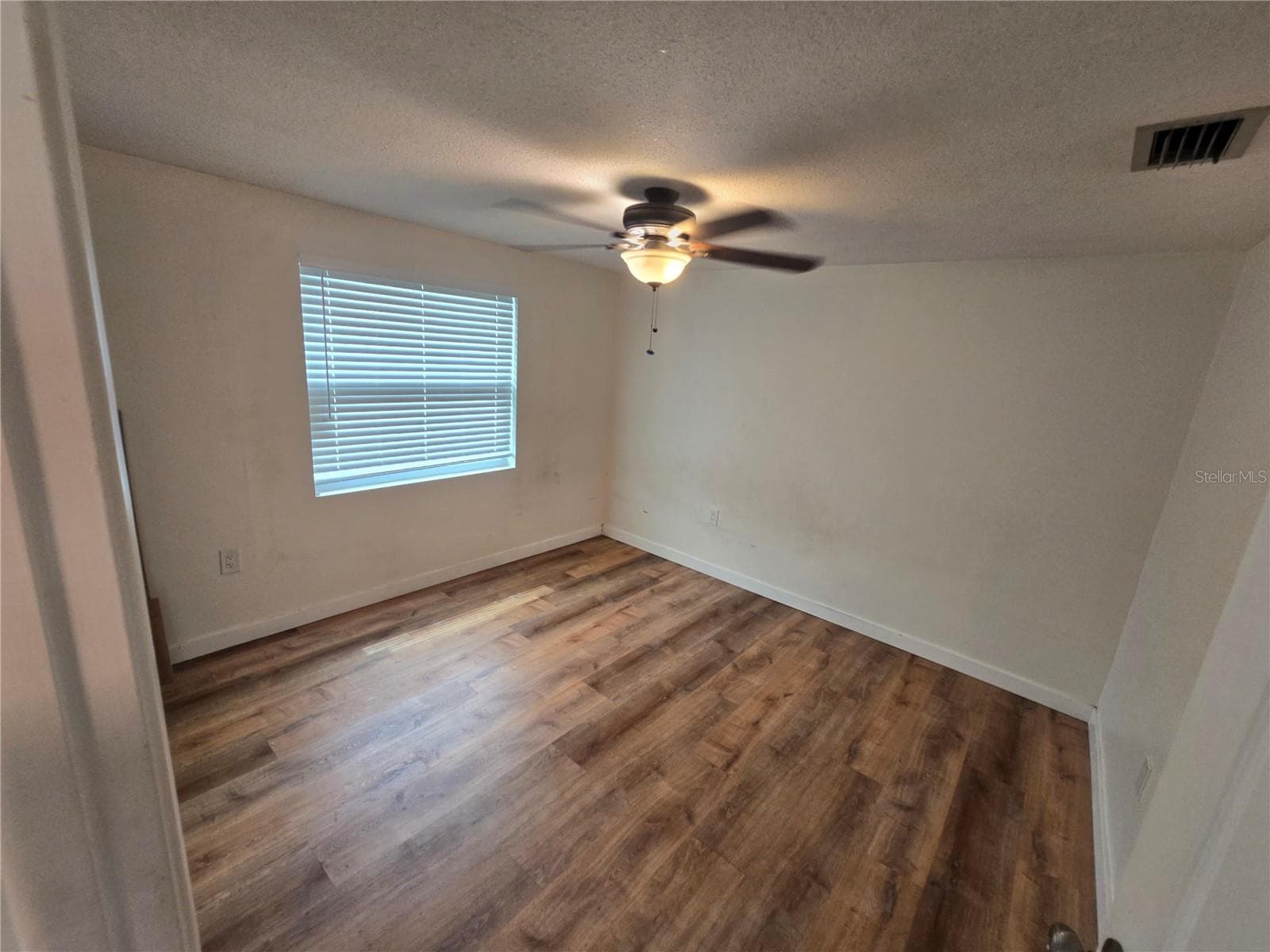 Single Family Residence at 2055 NORFOLK DR, HOLIDAY, photo 20 of 25