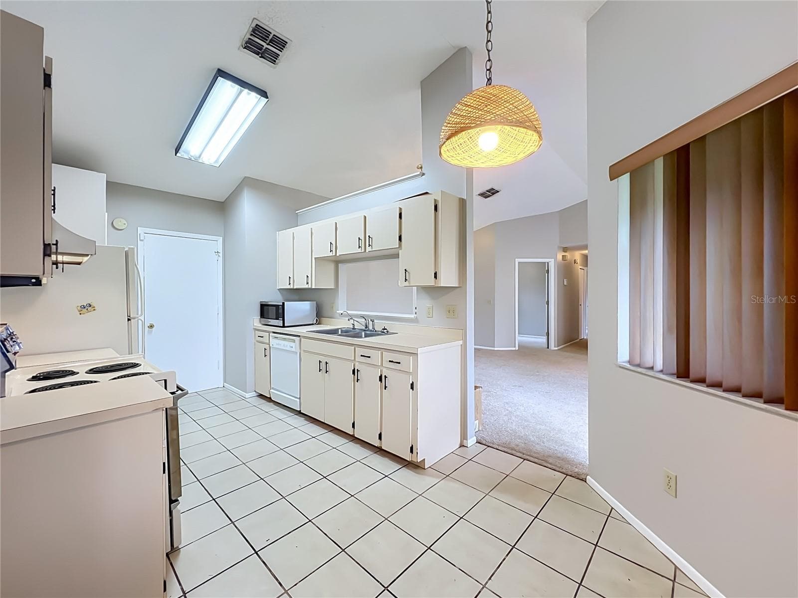 Single Family Residence at 2943 ROUNDABOUT LN, ORLANDO, photo 17 of 47