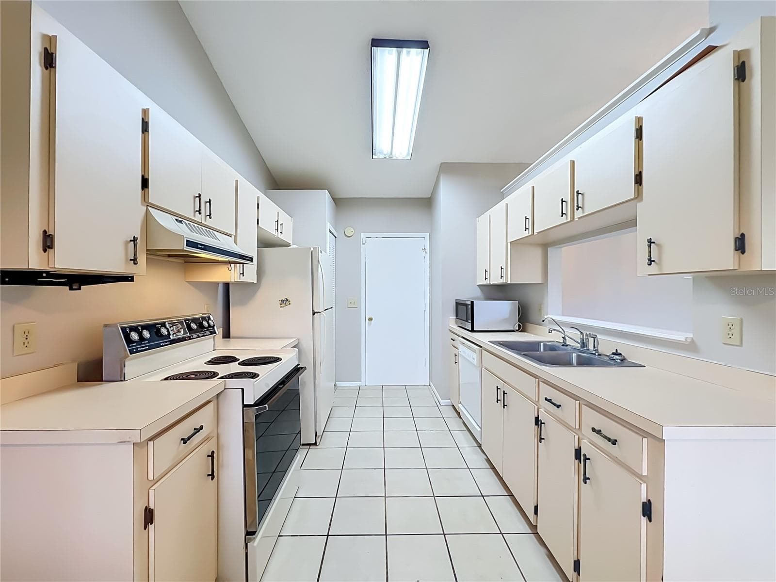 Single Family Residence at 2943 ROUNDABOUT LN, ORLANDO, photo 19 of 47